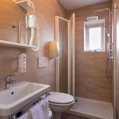 Atenea Golden Star ホテル