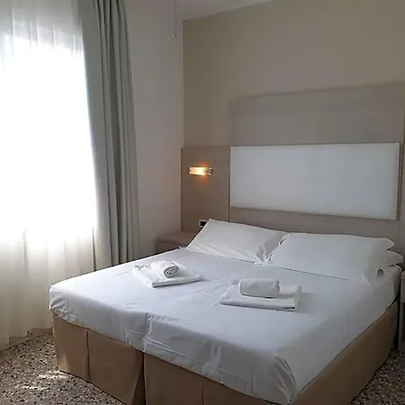 Hotel Atenea Golden Star *